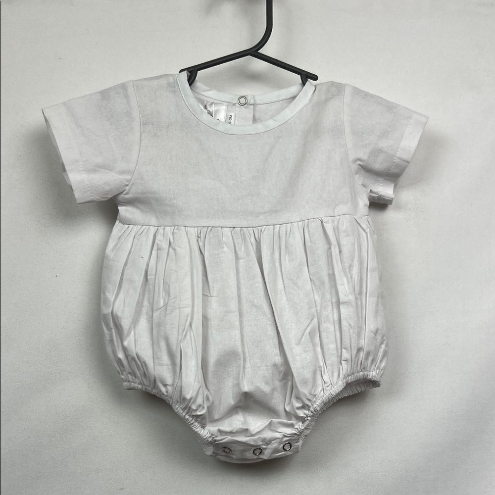 Belle Cher White short sleeve plain bubble NWT size 0-3 months
